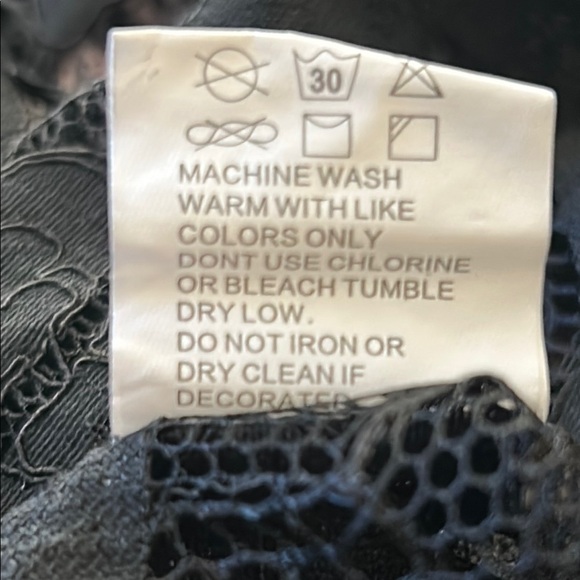 Vivid Elegant Black Lace Top - Picture 8 of 12